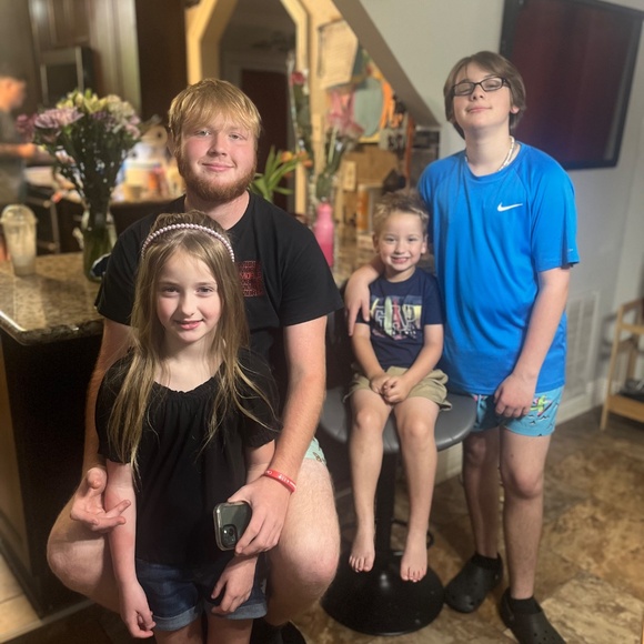 Meet your Posher, Kelli - Picture 2 of 6